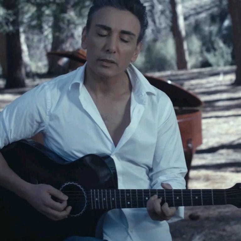 دانلود آهنگ شادمهر عقیلی روز سرد